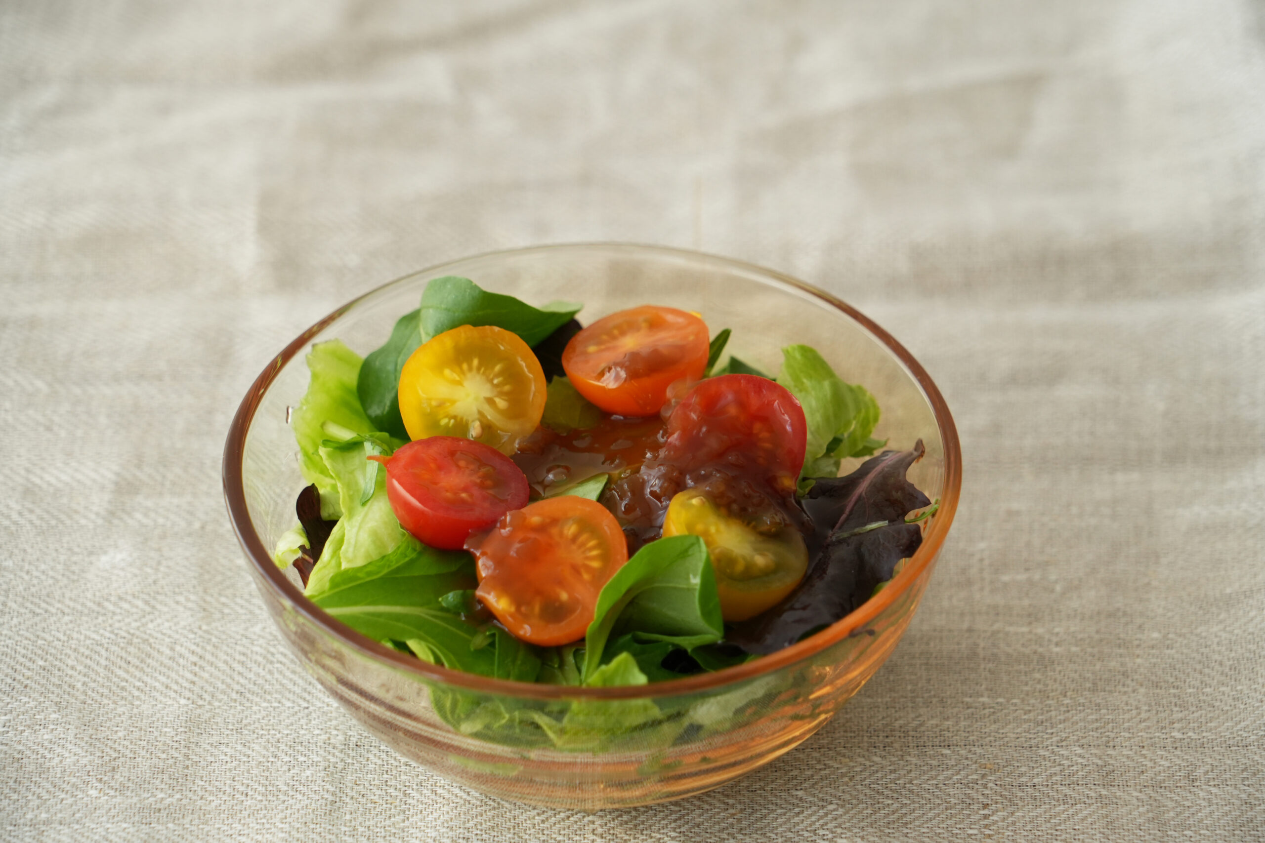 ３種の酢香る　たっぷり玉ねぎの万能ドレッシング　野菜サラダ