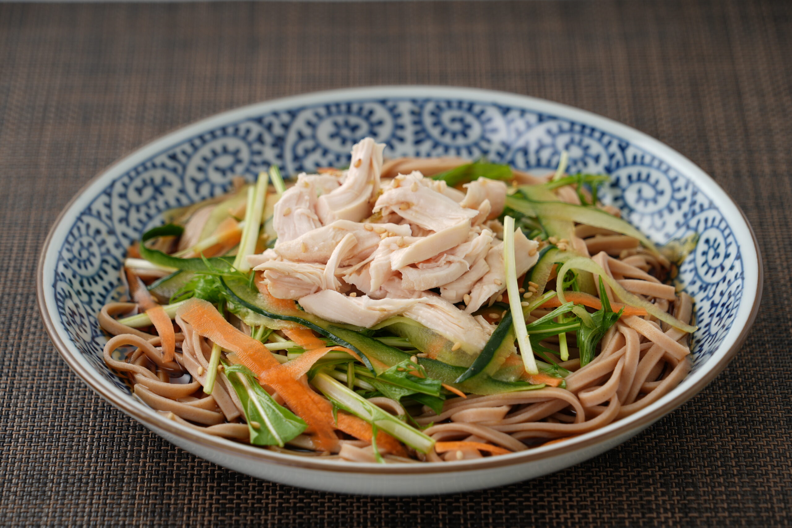 ゆずこしょう香る ほぐしささみと彩り野菜のぶっかけうどん