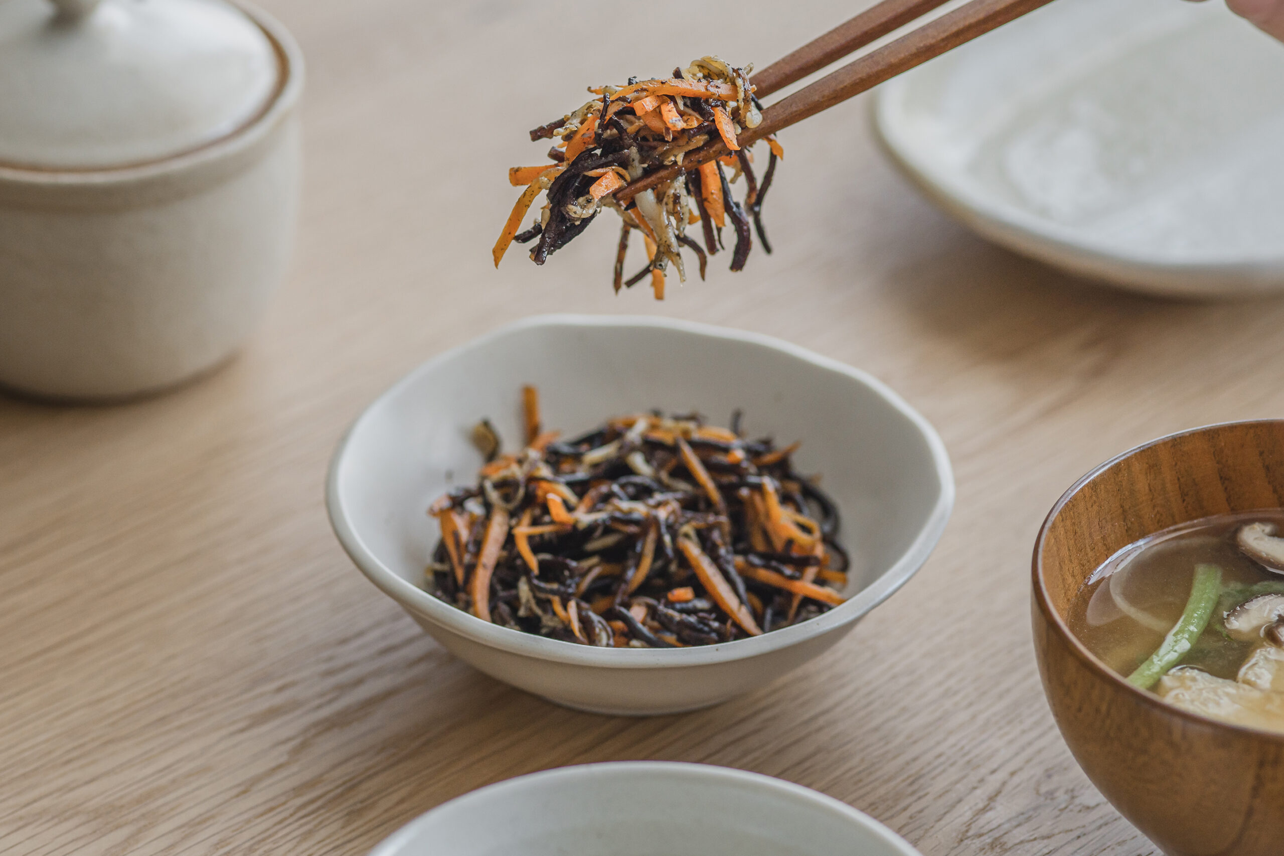 ご飯のお供に！ひじきとしらすの炒り煮