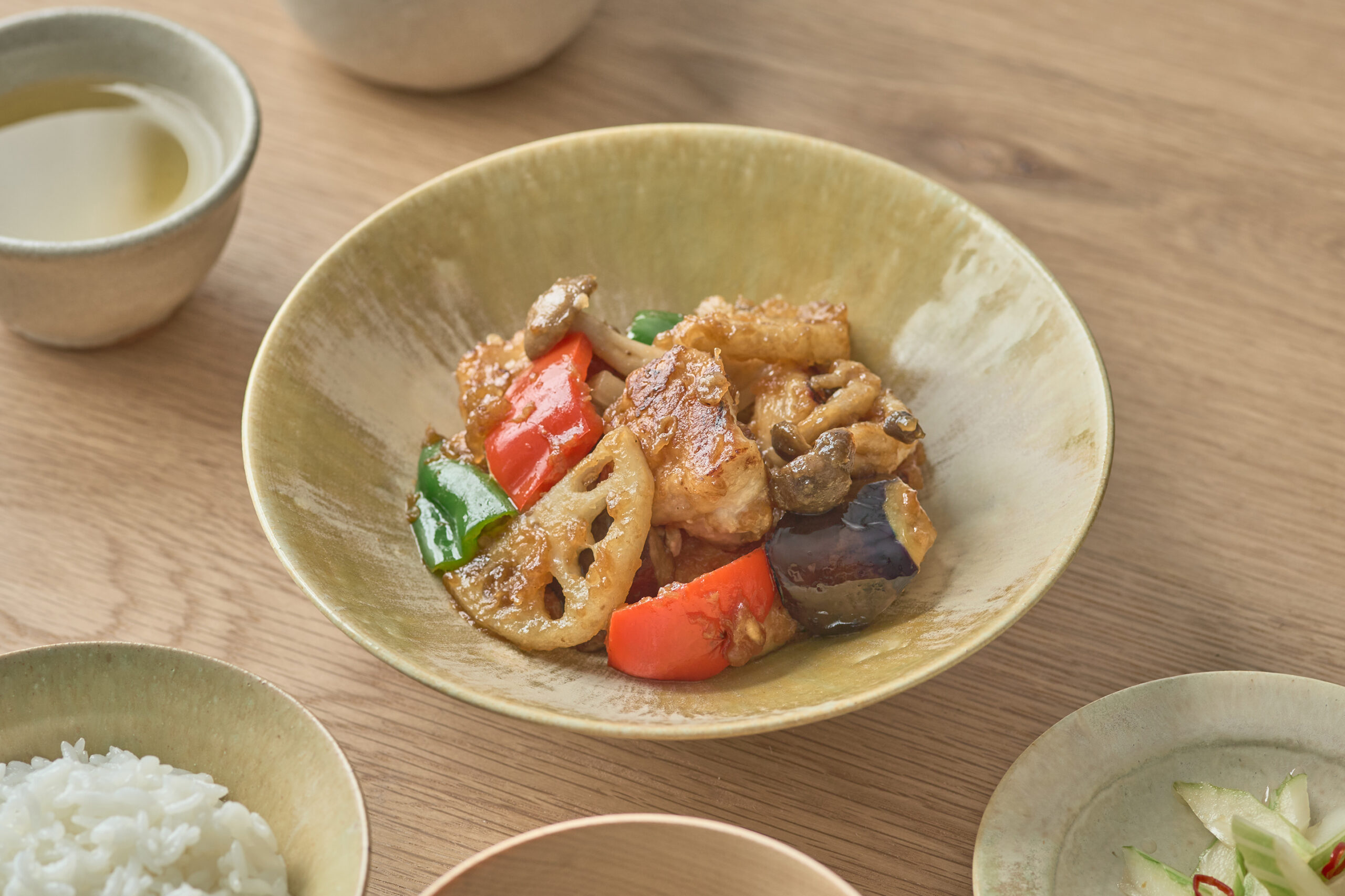 味付け簡単！夏野菜と鶏肉の甘酢みぞれ炒め