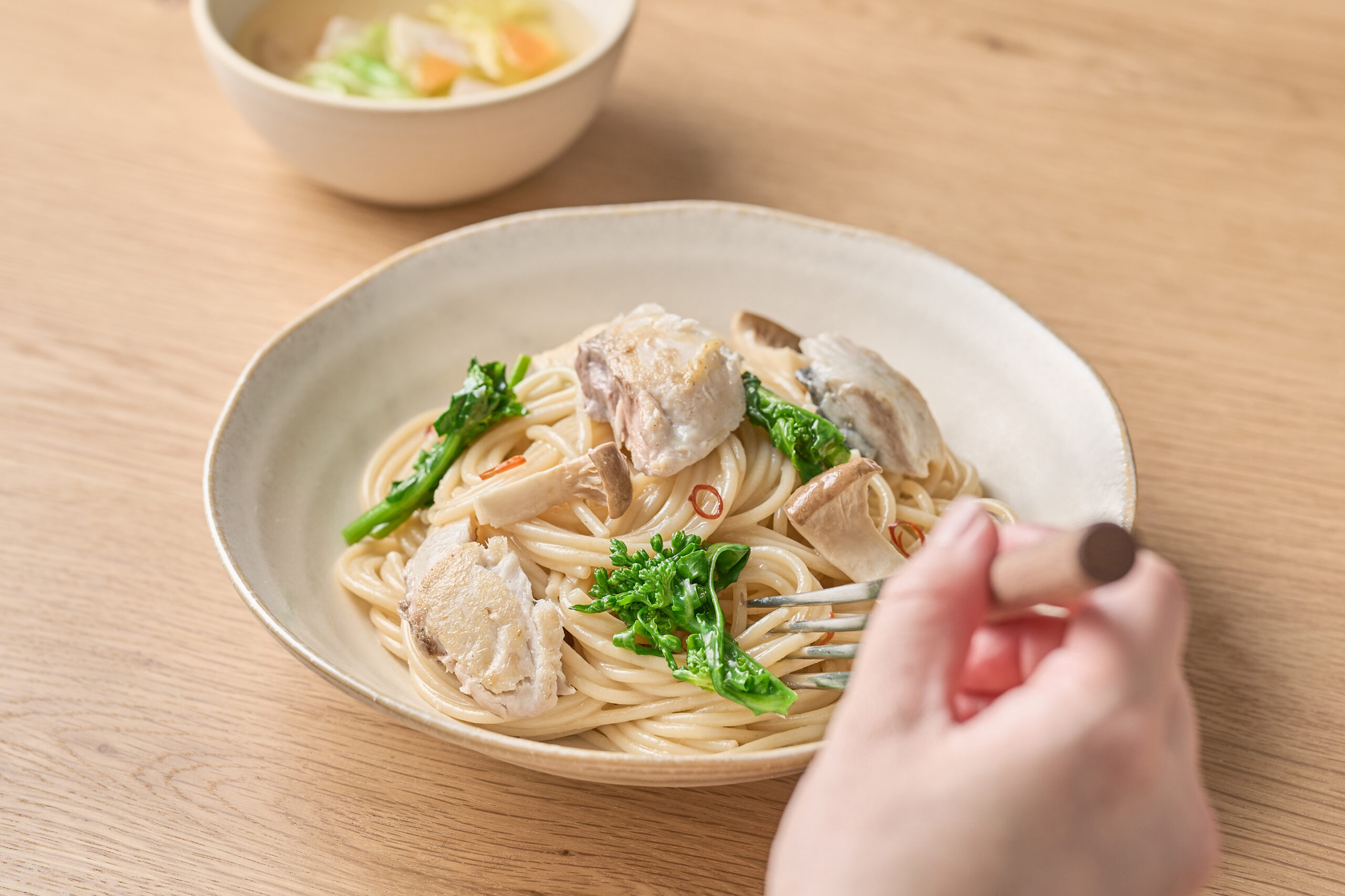 ワンパンで作る！鰆と菜の花のオイルパスタ