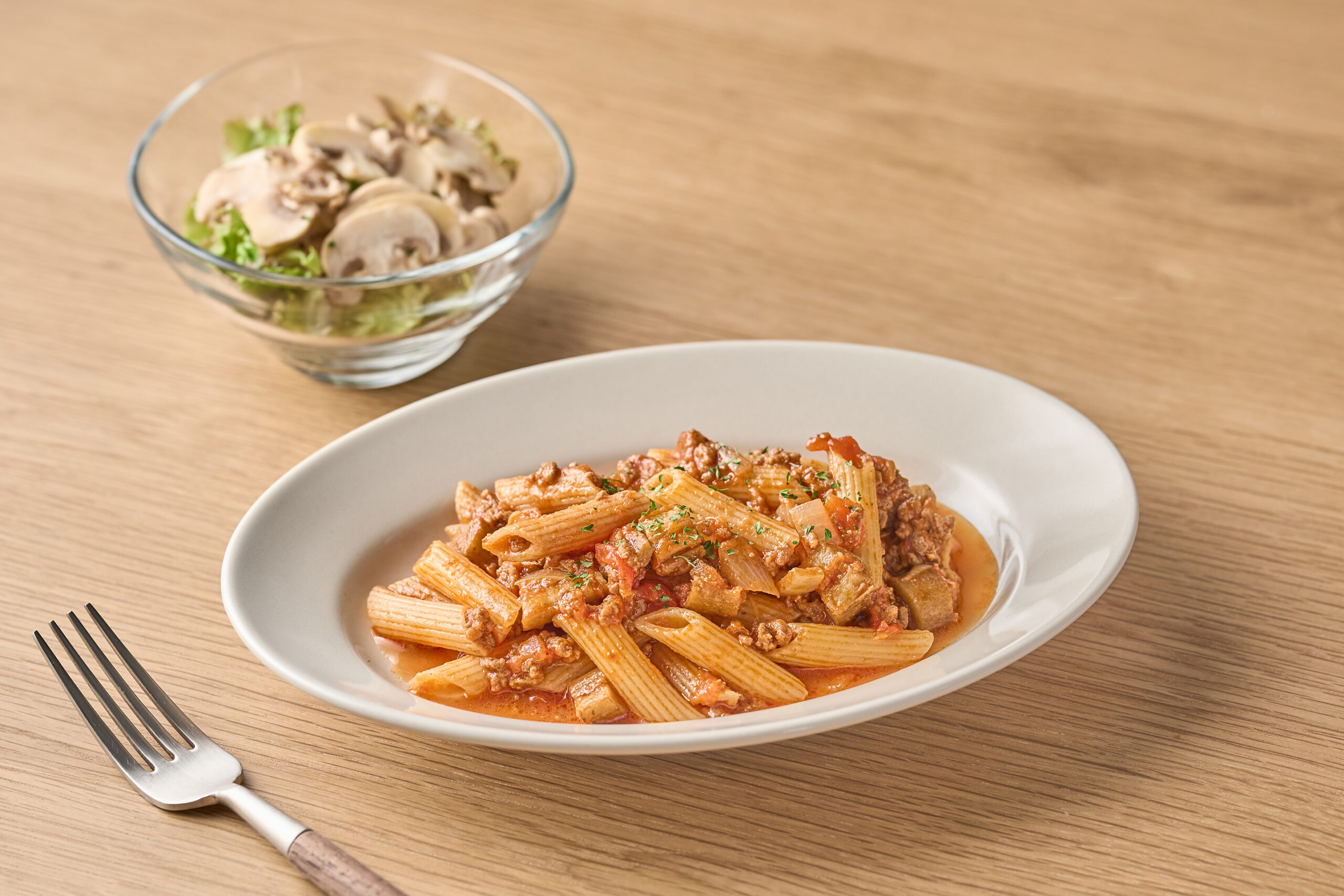 ごろっとごぼうとひき肉のミートソースペンネ