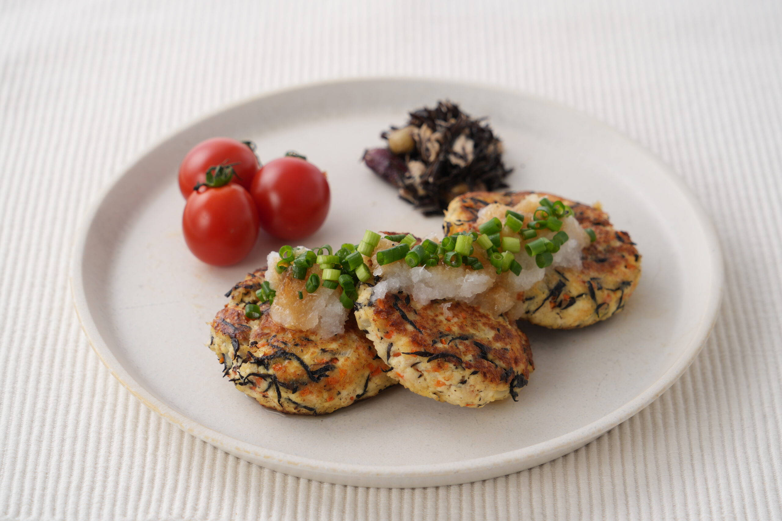 芽ひじきの豆腐ハンバーグ