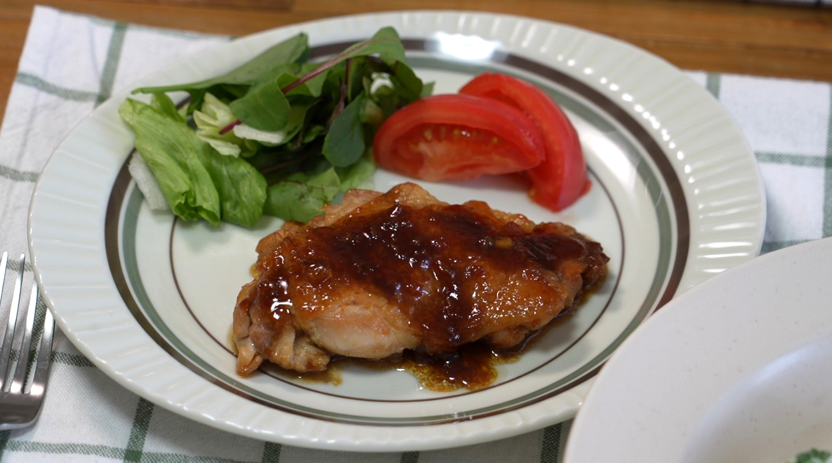 チキンのパリパリ焼き　バルサミコソース