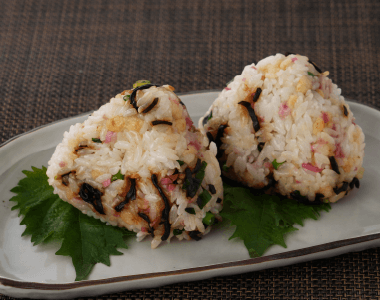 紅しょうがと天かすのおにぎ